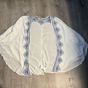 Really cute cover up for when you go to the beach this summer! 😊